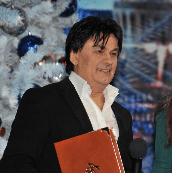 Александр Серов