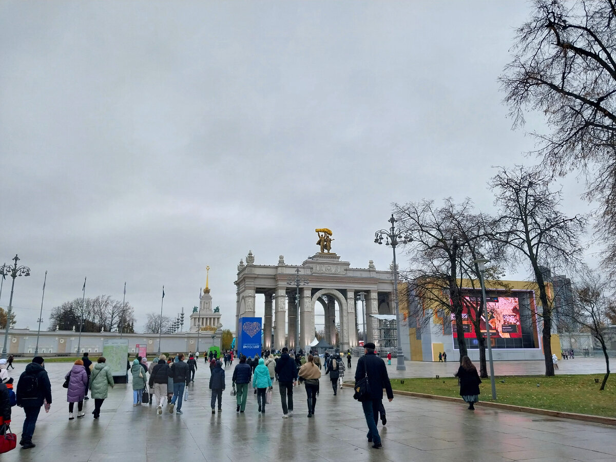 По дороге на Выставку Достижений Народного Хозяйства