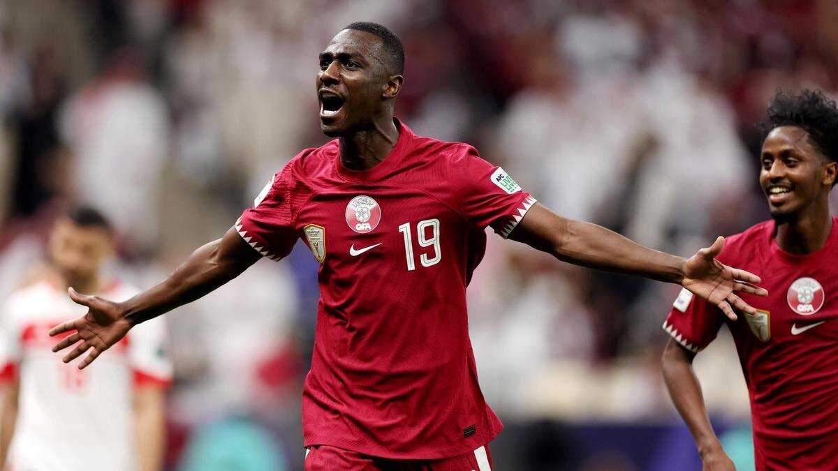    Катарский футболист Алмоез Али:Robert Cianflone/Getty Images