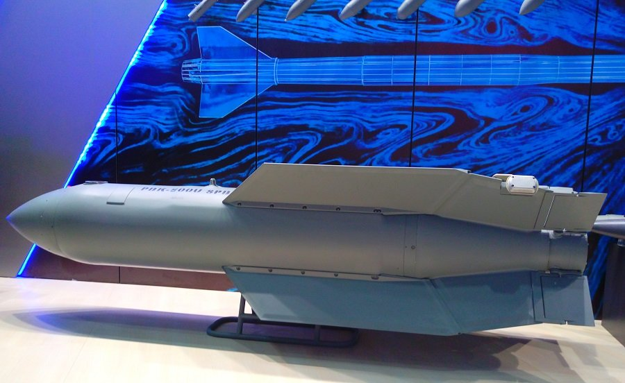 Планирующая авиабомба "Дрель" на военно-техническом форуме - Фото: Дмитрий Решетников/ТАСС
