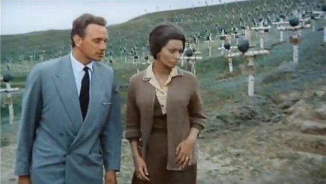 Кадр из фильма "Подсолнухи". Гунарс Цилинский и Софи Лорен