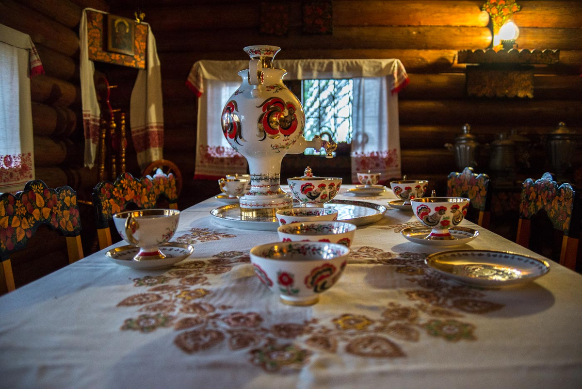 Чайные домики в поселке Уч-Дере, Сочи, представляют собой уникальное место, где гости могут познакомиться с богатой историей и традициями русского чаепития, а также насладиться атмосферой национальных-2