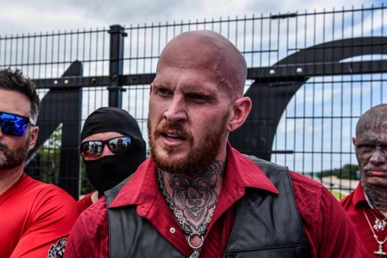 Кристофер Польхаус возглавляет митинг с неонацистскими группировками Blood Tribe и Goyim Defense League в Орландо, Флорида Фото: Stephanie Keith/Getty Images