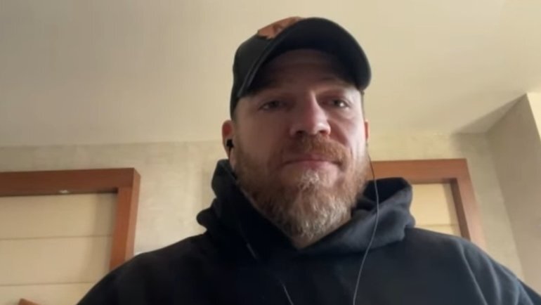    Джим Миллер.Скриншот из трансляции