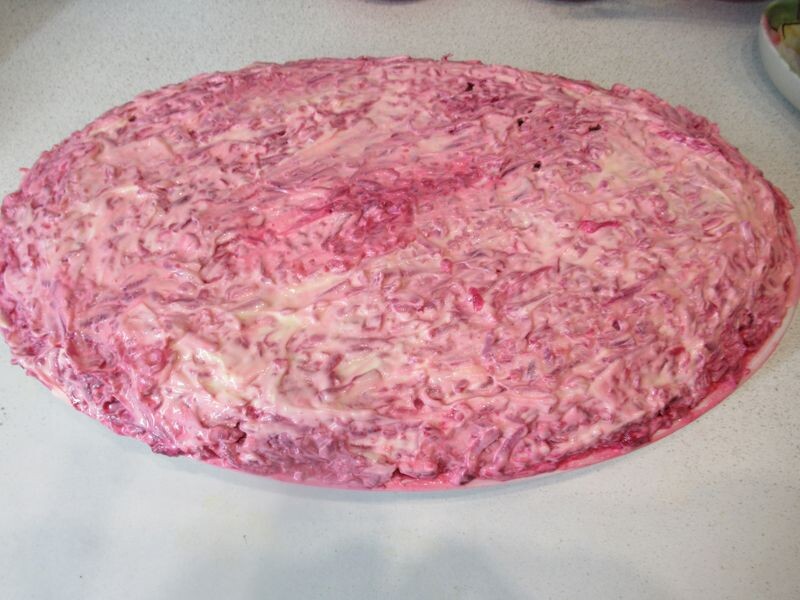 Готовый салат "Селёдка под шубой" в моём исполнении - моё фото 