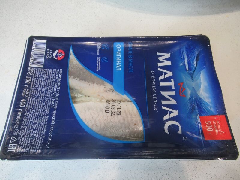 Селёдку беру разных производителей, она примерно одинаковая. Но стараюсь брать заранее по акции. Очень удобно - моё фото