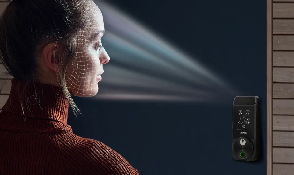 И не забудьте присесть на корточки, чтобы лицо было напротив замка