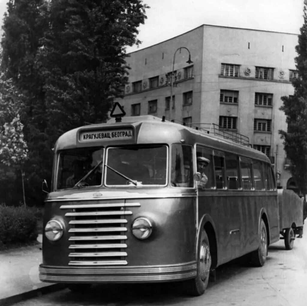 Автобусная станция «Ласты» на площади Савски Трг в 1949 году
