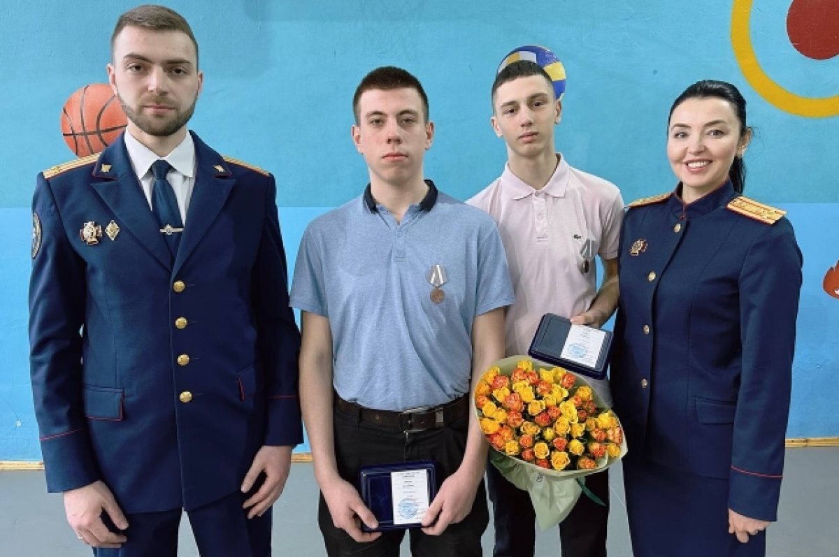    В Приморье школьников наградили за поимку преступника, похитившего девочку