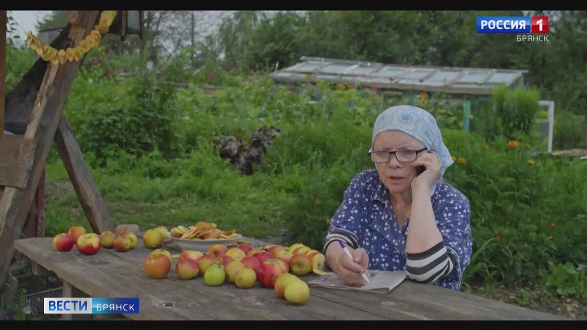 Кадр из фильма "Огород" 