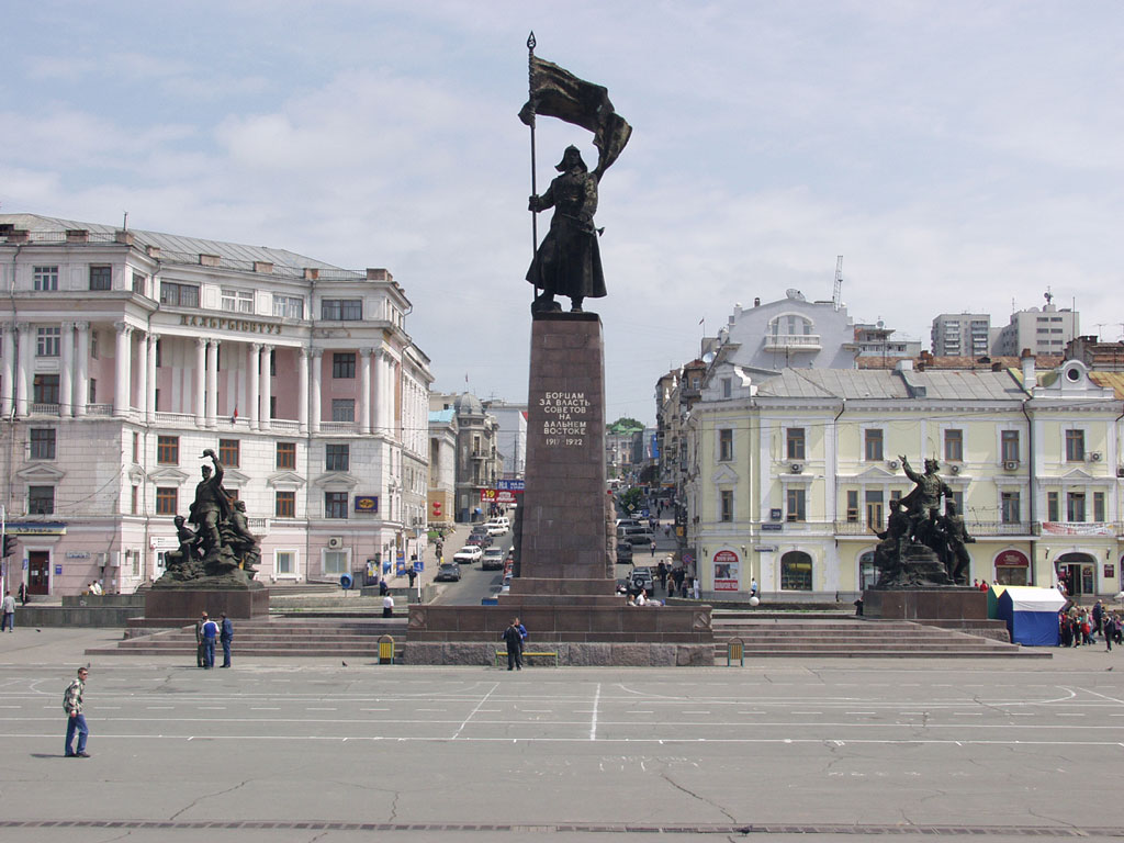 Площадь Борцов за власть Советов - Центральная площадь города - место  притяжения жителей, гостей города | otzov_vl | Дзен