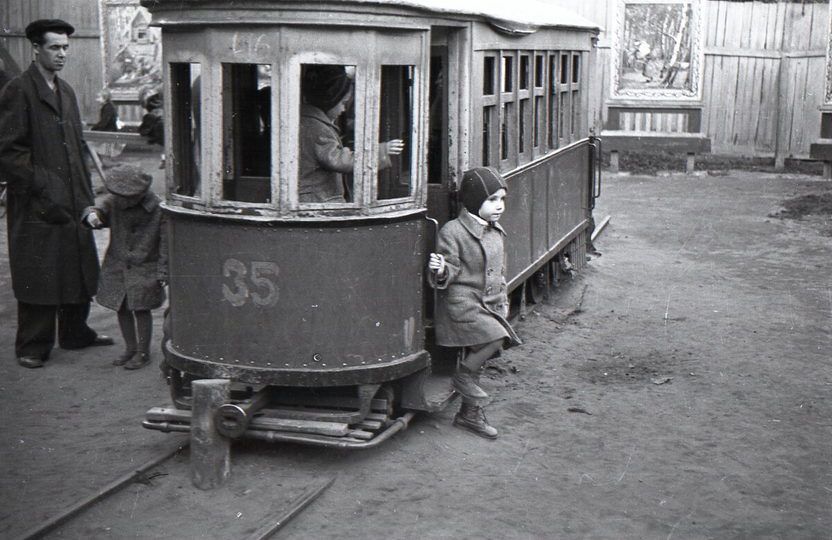 арбат 1950 год. москва 1956. москва 1956 в фотографиях жака дюпакье. парк им горького москва 80е. жак дюпакье.