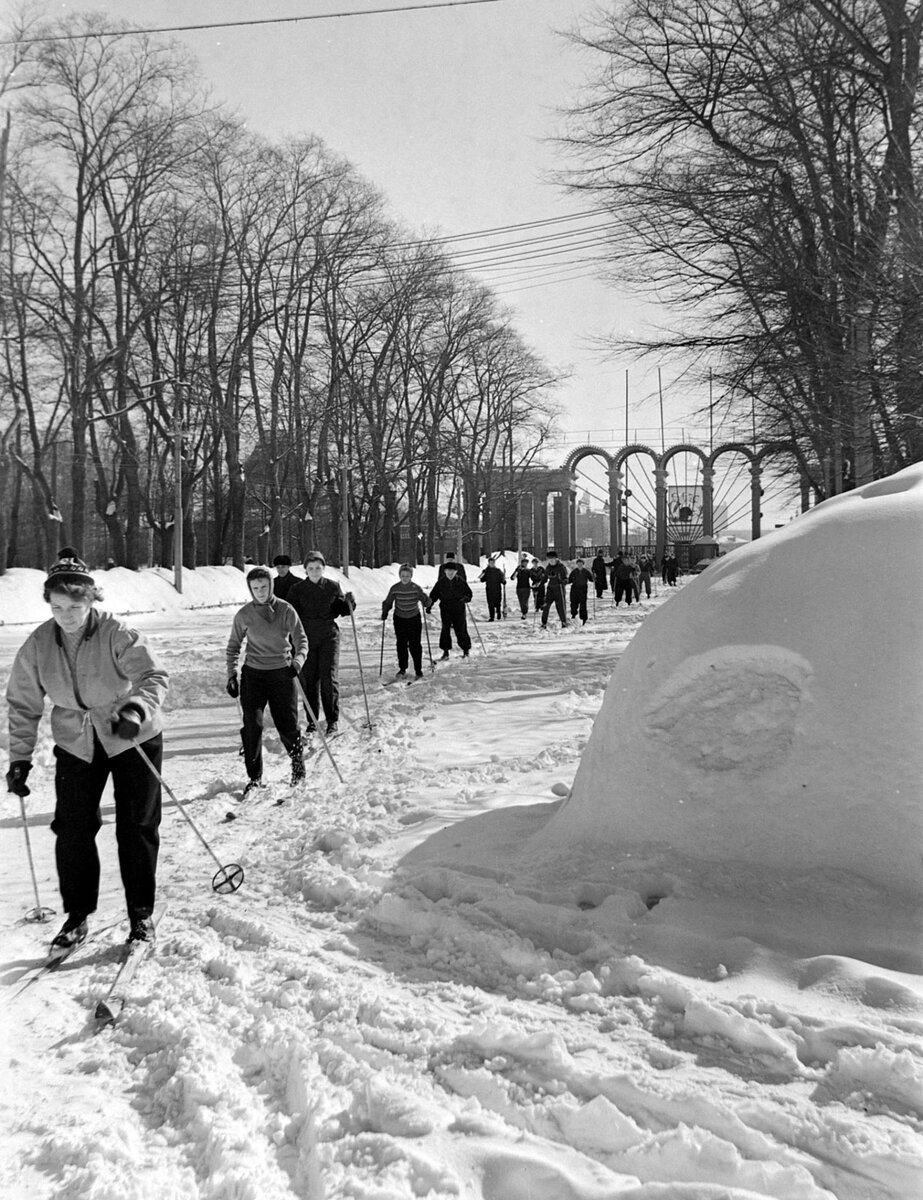 Какой была Москва в 1956 году? Подборка архивных фотографий города из  пятидесятых годов | Путешествия и всего по чуть-чуть | Дзен