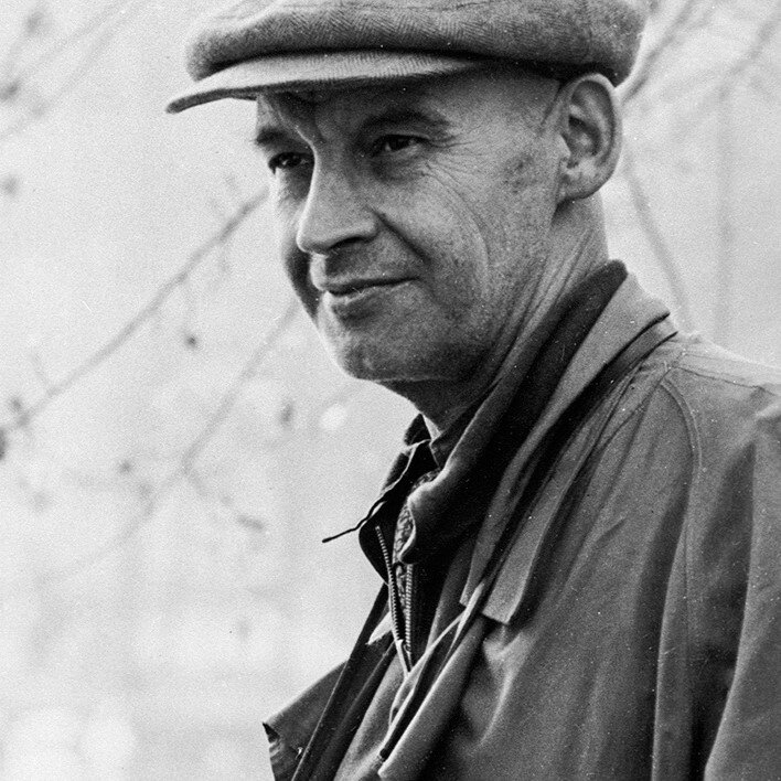 Александр Михайлович Родченко (23 ноября [5 декабря] 1891, Санкт-Петербург — 3 декабря 1956, Москва) — русский и советский живописец, график, плакатист, скульптор, фотограф, художник театра и кино, корреспондент. Один из основоположников конструктивизма, родоначальник дизайна и рекламы в СССР, один из представителей фотографии Нового видения.