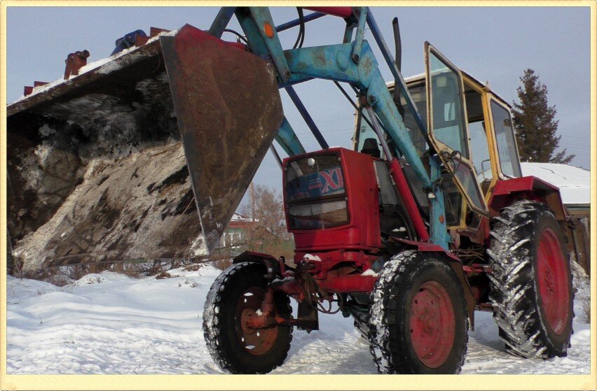 Пока есть силы, не часто но круглый год с пускача завожу трактор и выполняю незначительные работы в личном подсобном хозяйстве в деревне.