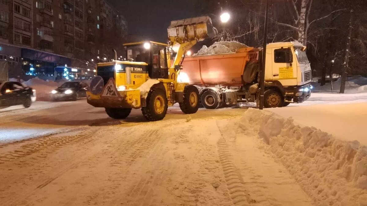 На 30 улицах Ижевска дорожники устранили ледяную колею и расширили дороги |  udm-info.ru | Дзен