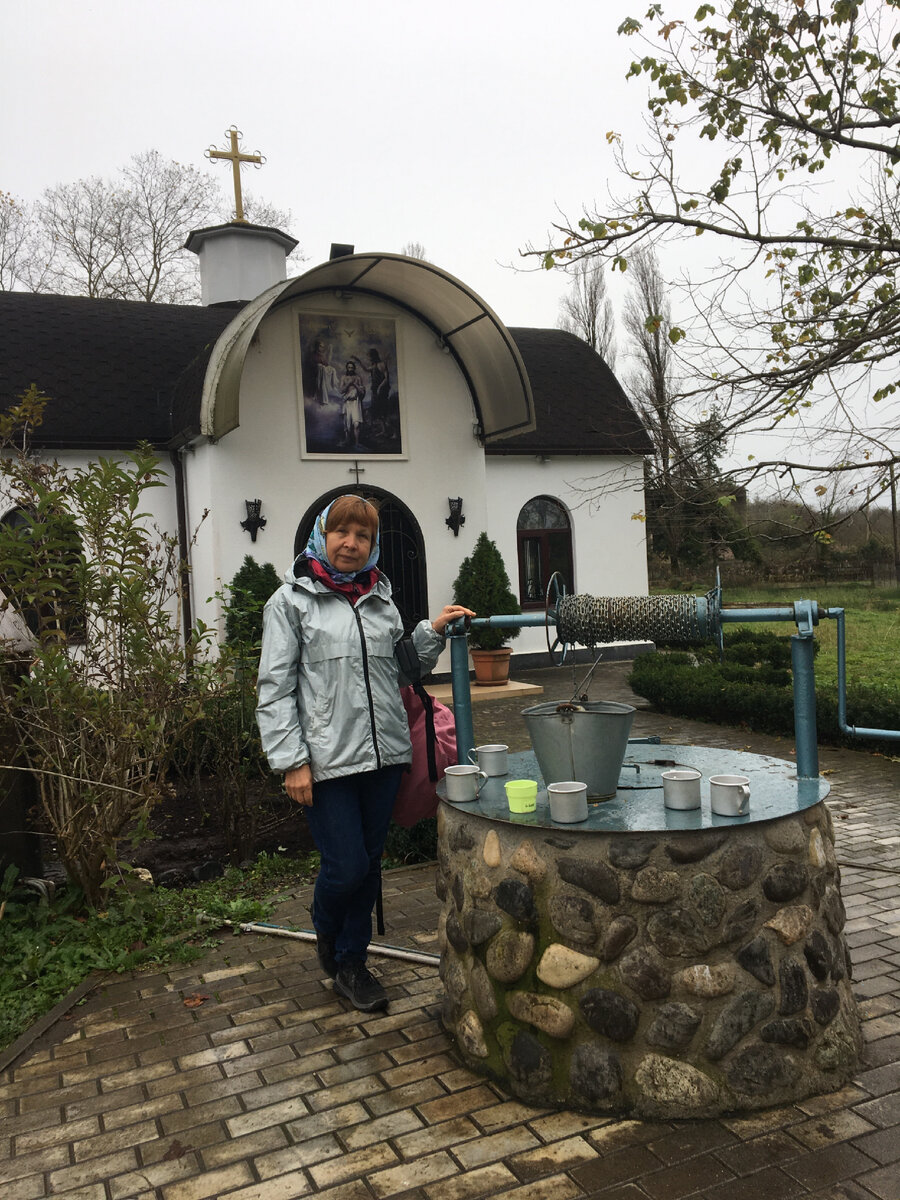 Источник со святой водой