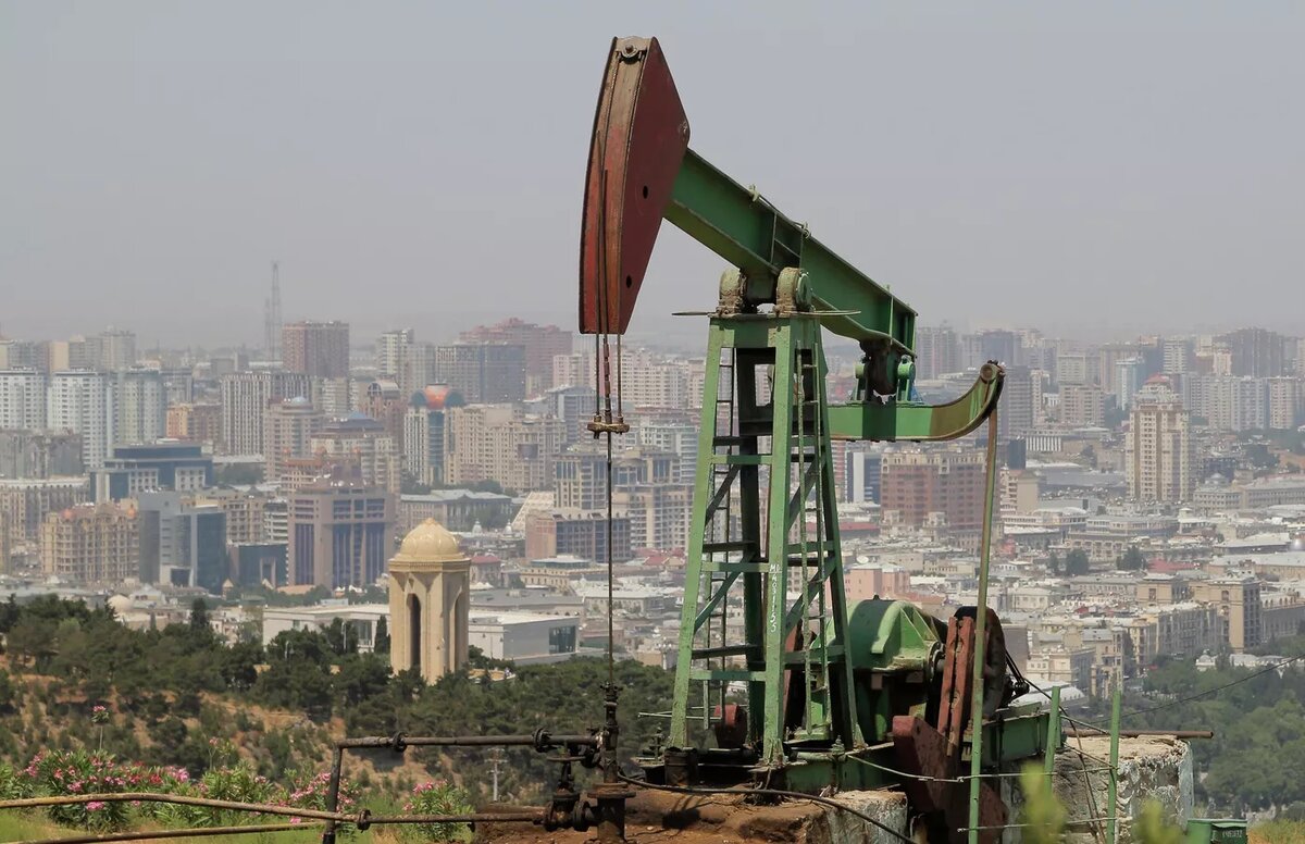 Нефтяная качалка в Баку © AP Photo / Dmitry Lovetsky