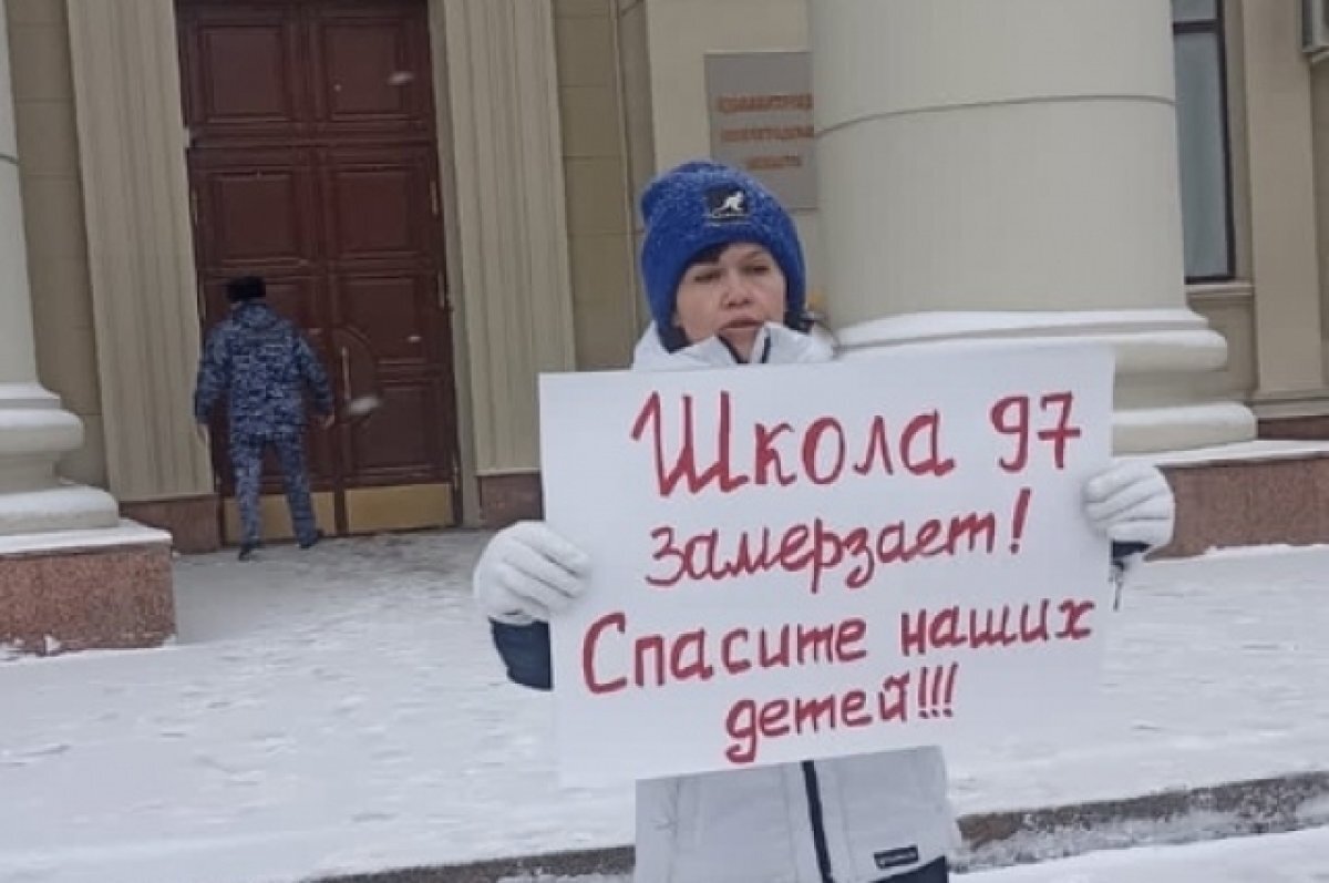    Волгоградцы высказались о матери, защищавшей ребенка под окнами губернатора