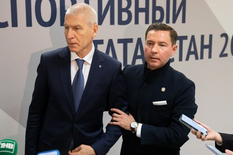   Итоговое заседание коллегии минспорта РТ посетил министр спорта РФ Олег Матыцин (слева), который с утра уже поучаствовал в заседании оргкомитета «Игр будущего» Фото: minsport.tatarstan.ru
