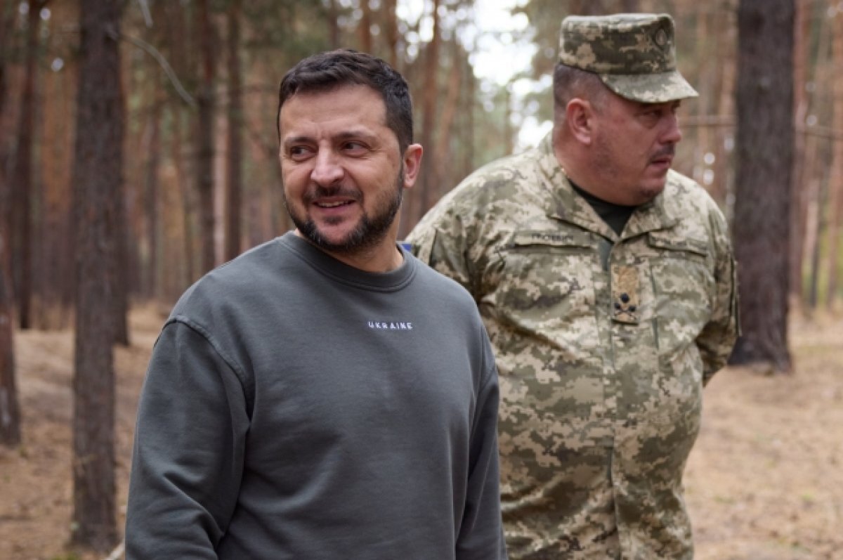    Мирошник напомнил, что Зеленский четыре раза избегал военного призыва