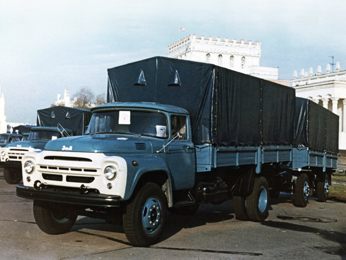 Грузовик зил 130. ЗИЛ-130 грузовой автомобиль. ЗИЛ 130 бортовой самосвал. ЗИЛ 130 бортовой СССР.