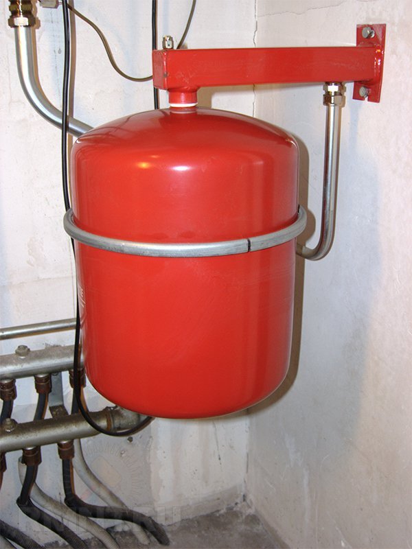 Падает давление в котле без утечек. Кондер на насосную станцию. Холодная вода - холод. Повысить давление воды в частном доме. Падает давление в системе водоснабжения частного дома.