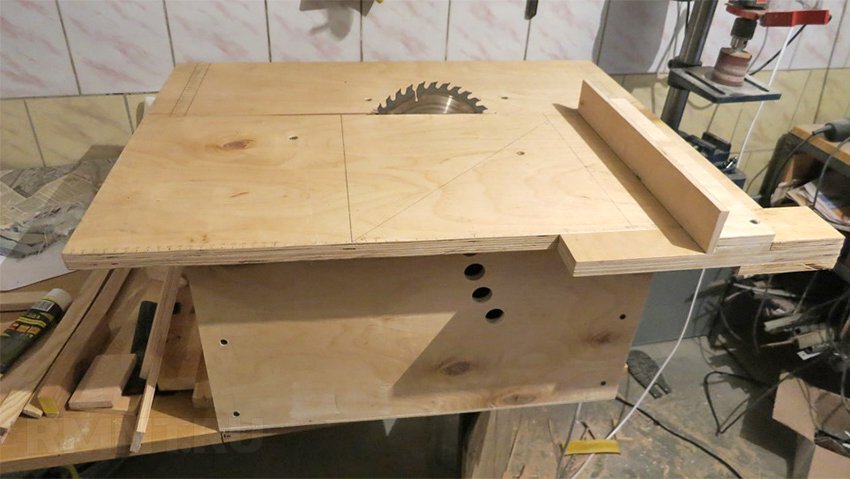 станина для циркулярки чертеж. чертеж параллельного упора для циркулярного стола. лифт для циркулярки чертежи. циркулярная пила своими руками размеры стола. чертежи циркулярного стола для ручной дисковой пилы.