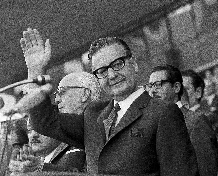 Сальваторе Альенде, президент Чили. Убит 1973 г. нациками Пиночета в своём рабочем кабинете, защищая революцию!