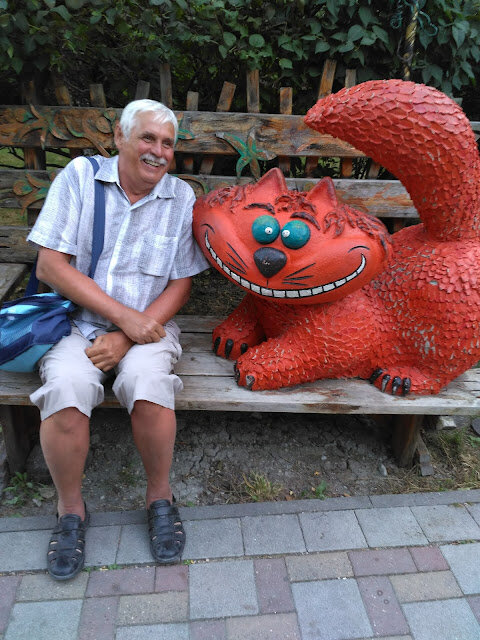 Вот котофеич тоже Вас поприветствовать захотел