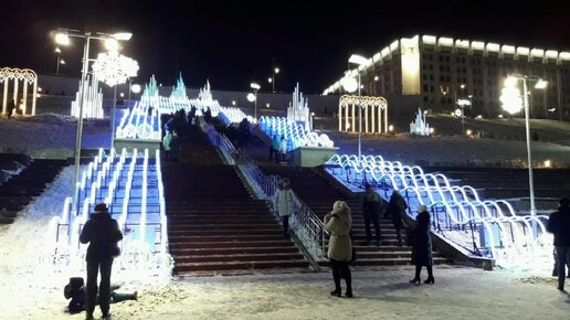 Площадь Славы в Самаре и её склон в новогодние праздники. Воспоминание о прогулке.