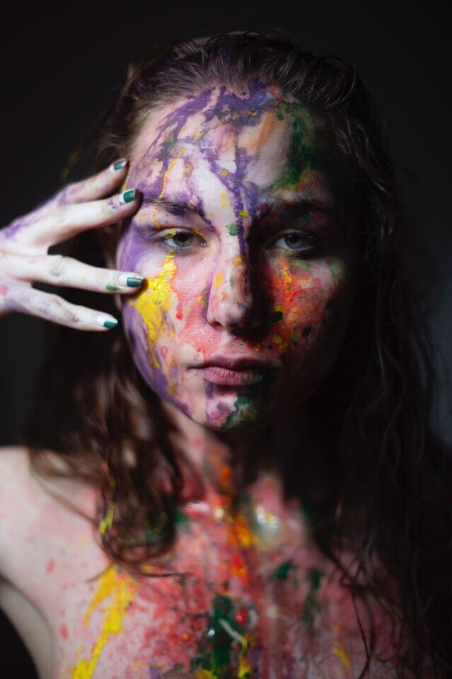 Удивительный миниатюрный мир удивительных. Профессия художник. Картины для рисования. Девушка художница рисует. Рисовать девушку.