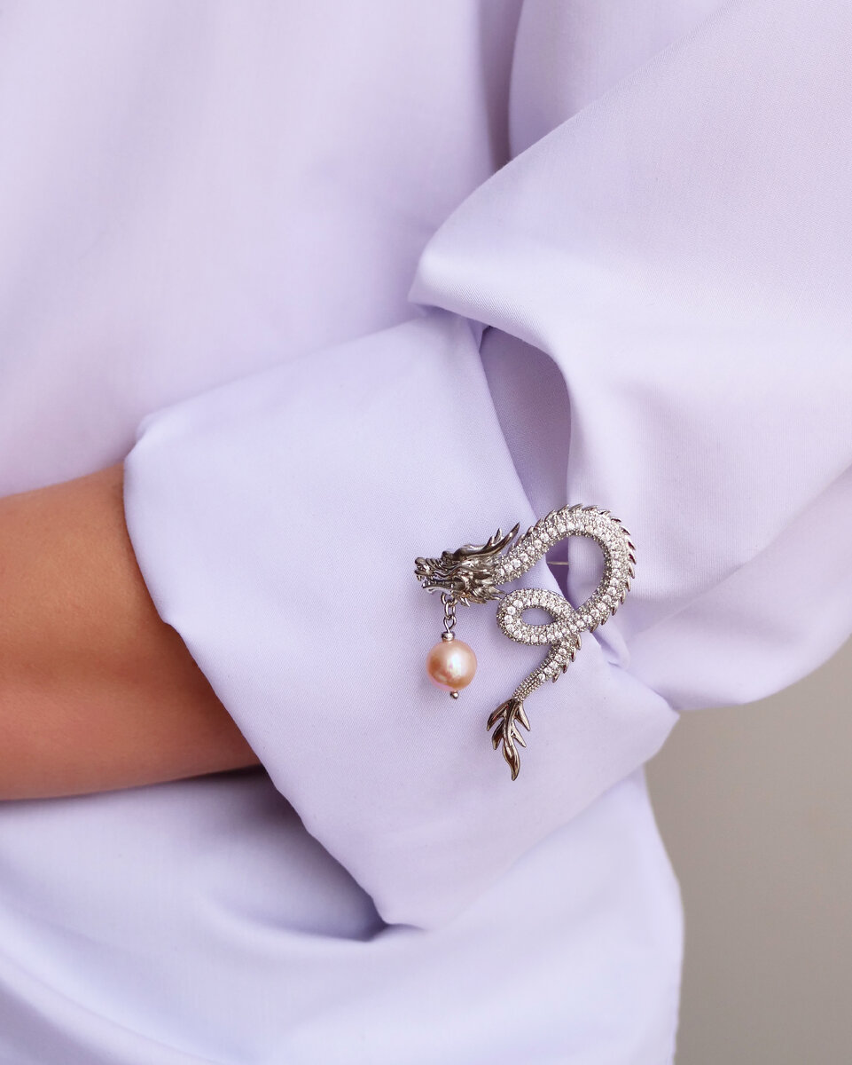 Брошь Фуцанлун с розовой жемчужиной Little Mystery