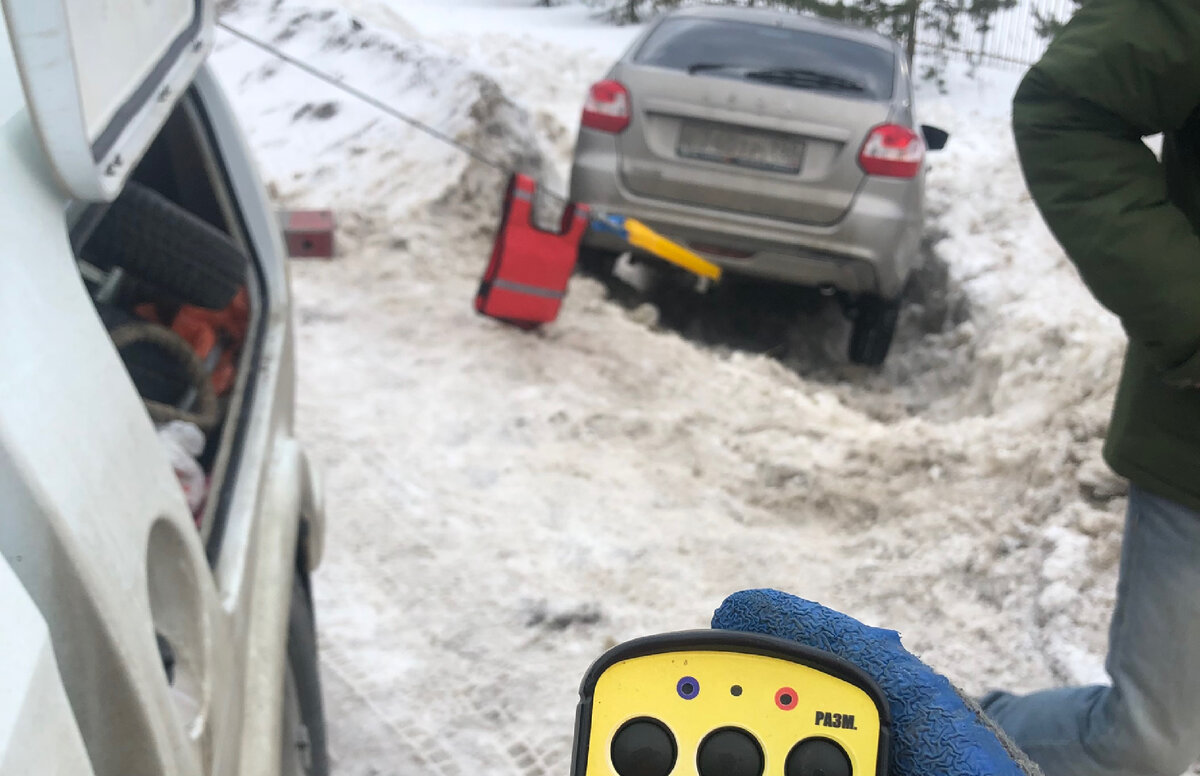 Вытащить автомобиль из кювета с помощью лебедки