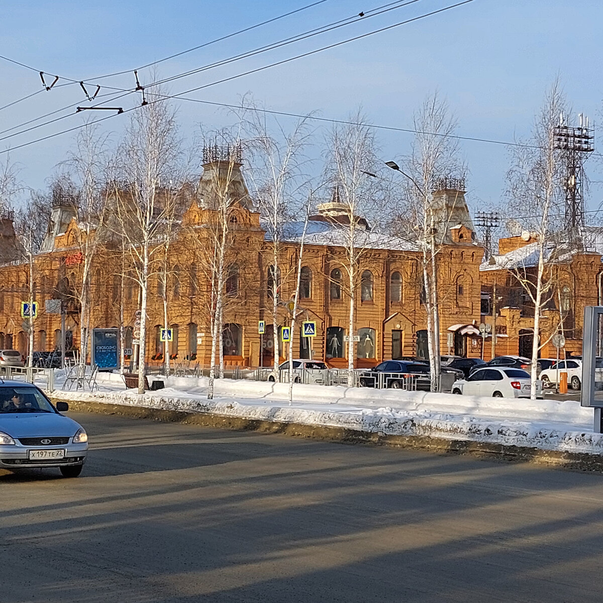 По дороге за обычной бельевой тканью я устроила себе небольшой просмотр  фасадов старинных особняков. | Дом, сад, телескоп, Алтай | Дзен