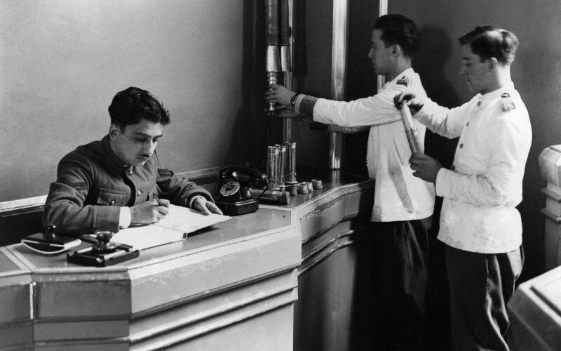    Шольц использует пневмопочту XIX века из-за опасения хакеров из России