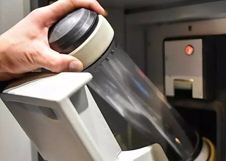    Шольц использует пневмопочту XIX века из-за опасения хакеров из России