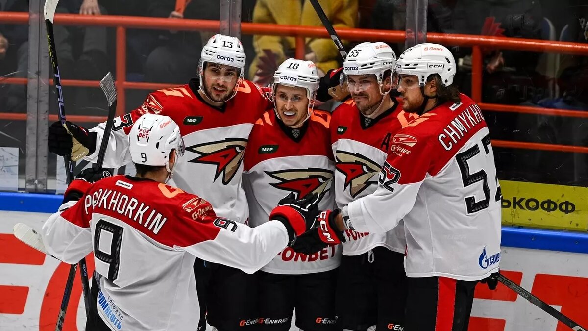     Итог встречи — 3:1, в команде ястребов отличились Иван Николишин, Николай Прохоркин и Дамир Жафяров.