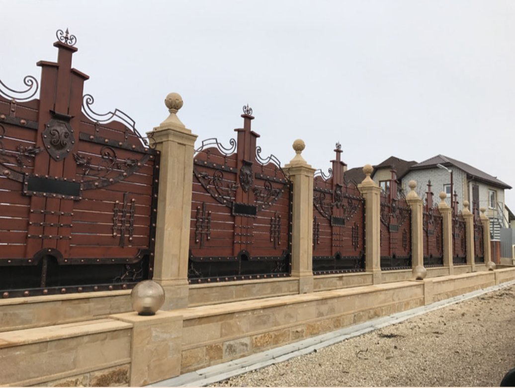 отделка цоколя и столбов забора г. Энгельс.