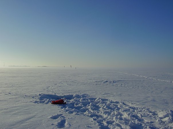 Рыбаки присутствуют, несмотря на сильный мороз
