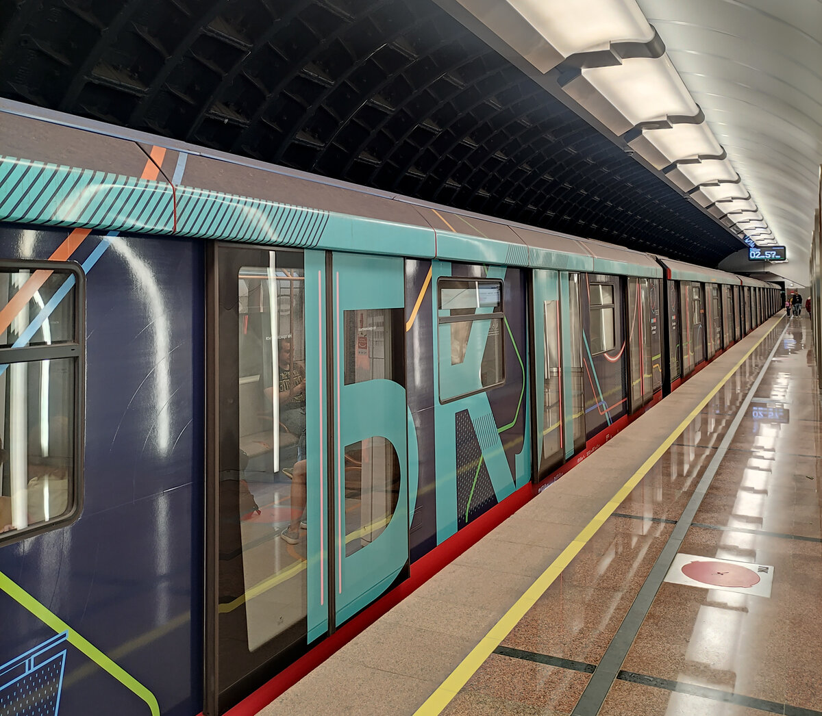 Большая кольцевая линия московского метрополитена полностью введена в строй 1 марта 2023 года.