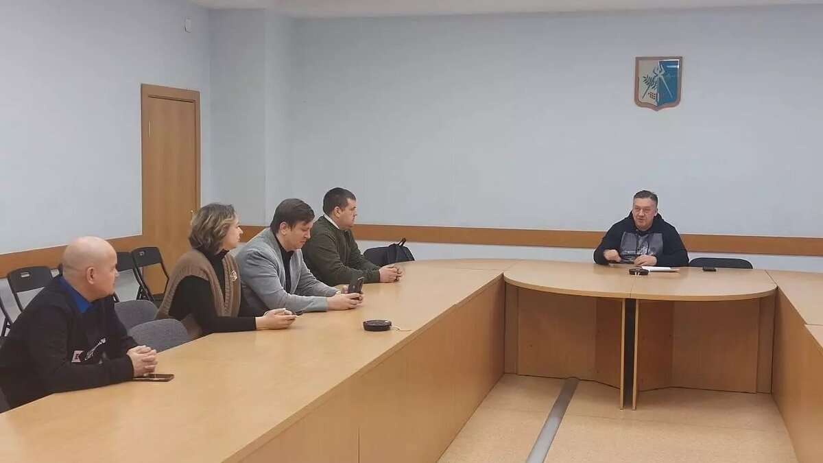     Глава Ижевска Дмитрий Чистяков встретился со своими подписчиками в соцсетях и обсудил проблемные вопросы уборки снега в городе.