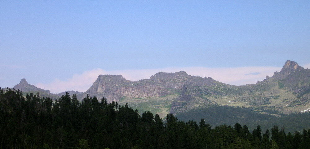 В объятиях спящего Саяна: где находится парк Ергаки и что там посмотреть?