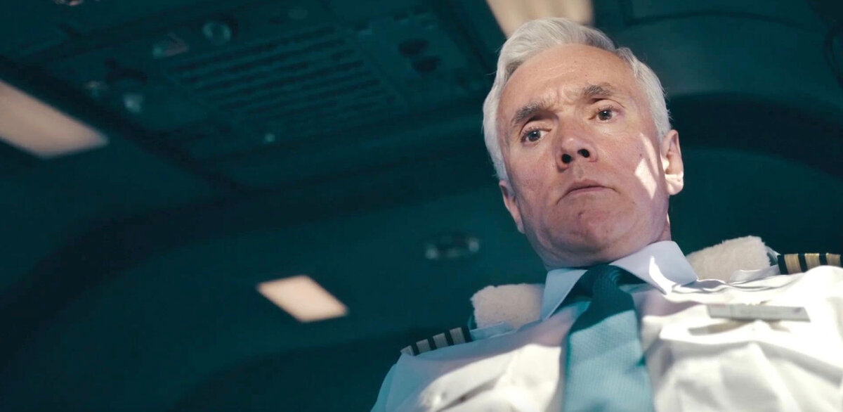 Кадр из сериала "Захваченный рейс"