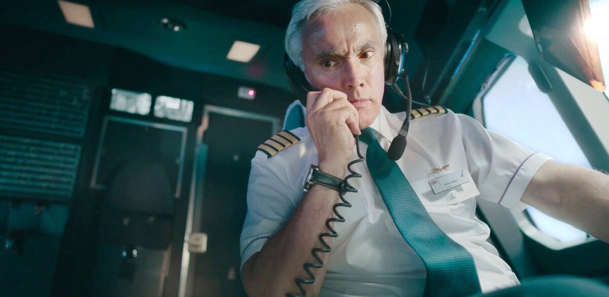 Кадр из сериала "Захваченный рейс"