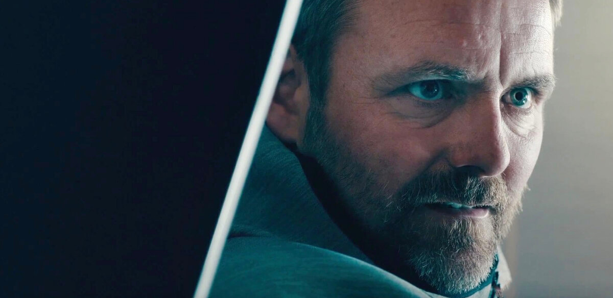 Кадр из сериала "Захваченный рейс"