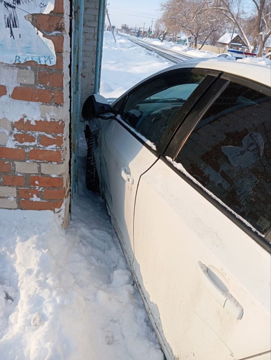    Выехал на встречку. В Саракташе в ДТП пострадал 34-летний водитель «Ларгуса» Кристина Просвиркина