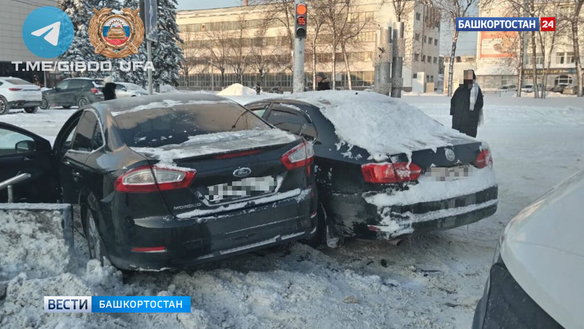 В Уфе в результате аварии машины врезались в ограждения подземного перехода  | Башкортостан 24 | Дзен