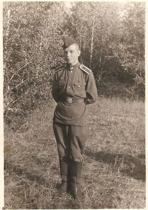  На фото: Курсант 9-й ВАШПОЛ А.Емельяшин. Август 1953 год.Затоболовка.