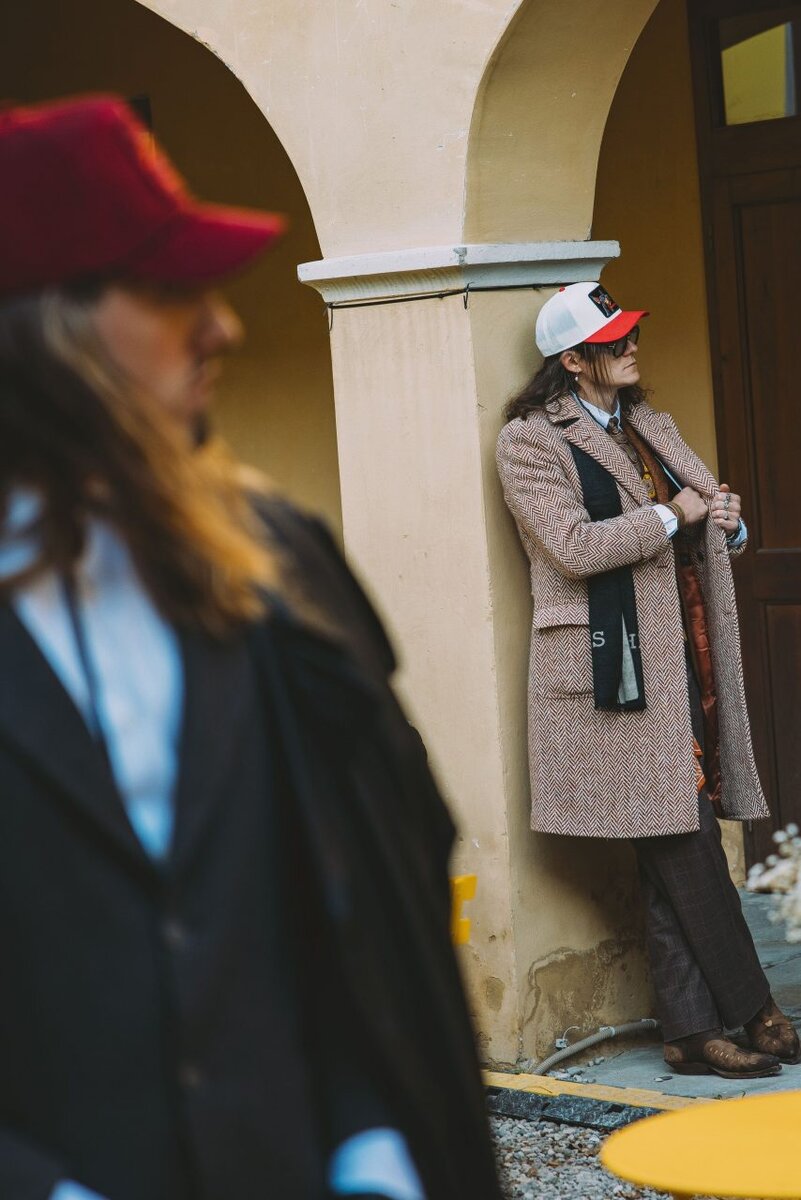 Модный сезон осень 2024 открылся Неделей моды Pitti Uomo, и показ американского дизайнера Тодда Снайдера стал первым после возвращения к нормальной жизни.-5